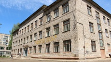 Входная группа Школа № 61.  Клубная,  82а